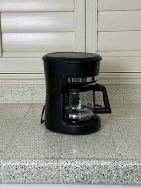 Black Mr. Coffee 5 Cup Mini Coffee Maker with Glass Carafe